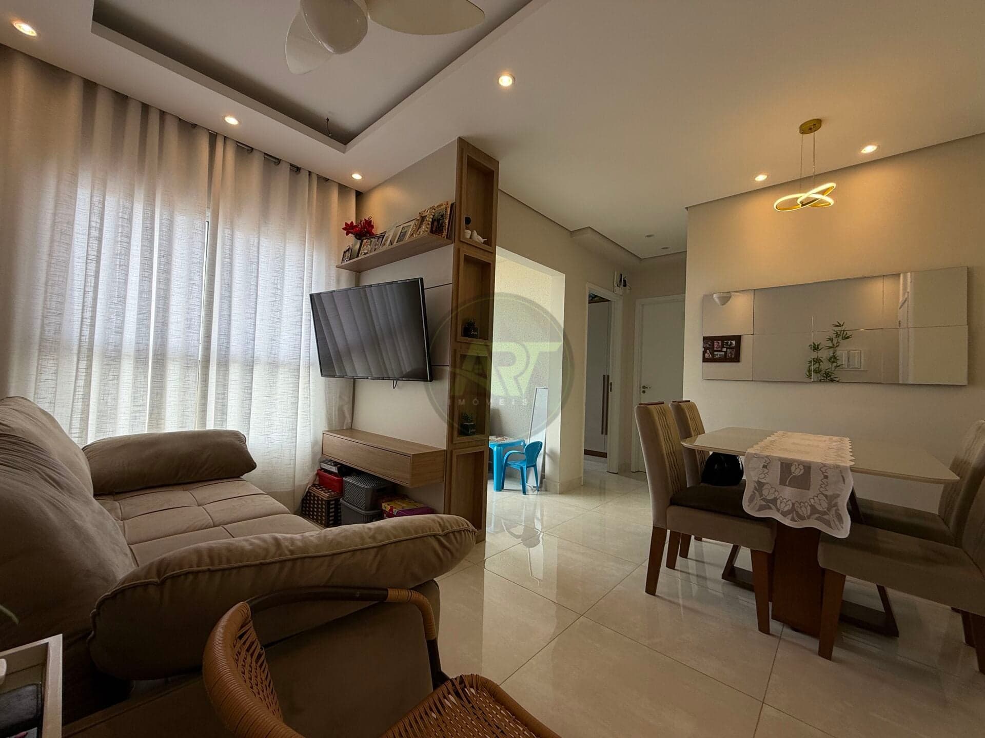 Apartamento com 2 Dormitórios e Suite - Reserva Centenária