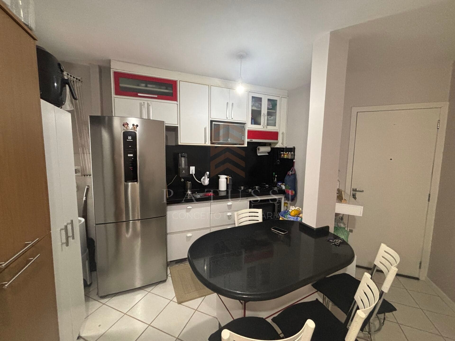 Apartamento semi-mobiliado no bairro Aririú, em Palhoça