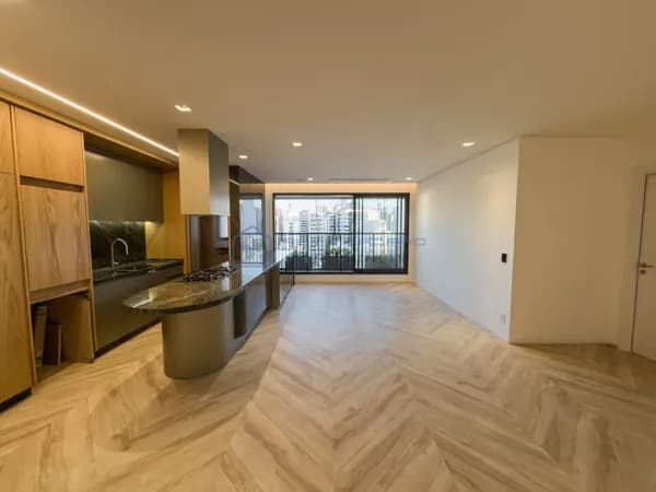 Apartamento com 2 suítes localizado no Centro de Florianópolis.