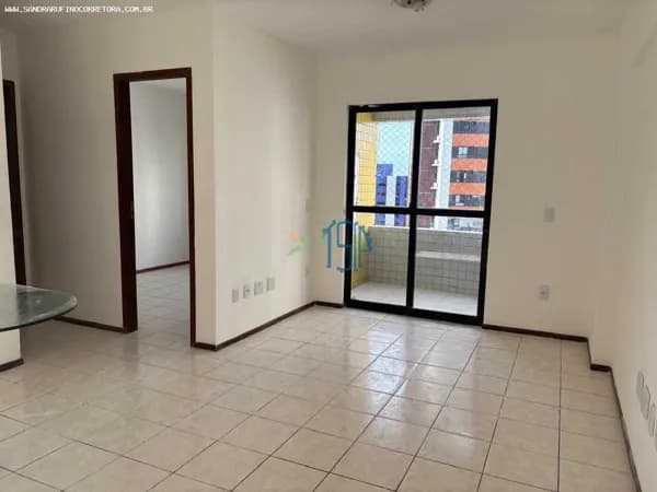 Apartamento Padrão / apartamento em Candelária com ótima loy