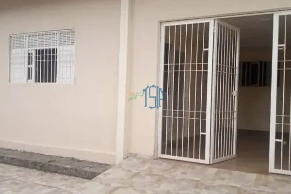 CASA COM 3 QUARTOS À VENDA EM CANDELÁRIA – EXCELENTE LOCALIZAÇÃO