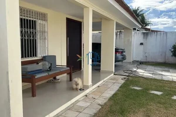 OPORTUNIDADE EM CAPIM MACIO! CASA AMPLA COM PISCINA E 218M²
