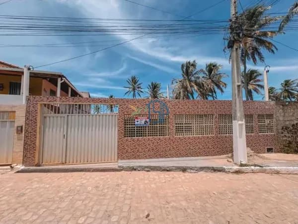 Casa no centro de Extremoz bem localizado / próximo do comércio / casa padrão