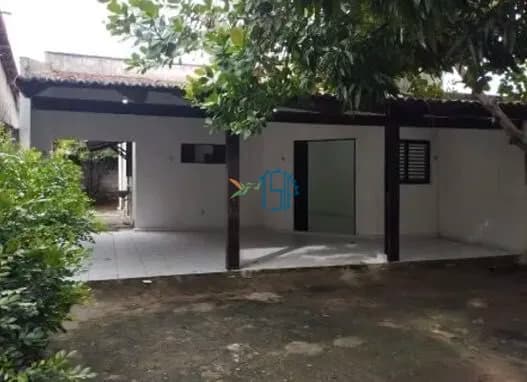 CASA ESTILO PRAIA COM SUÍTE, AMPLO JARDIM E ESTRUTURA PARA 1º ANDAR – REDINHA, NATAL/RN