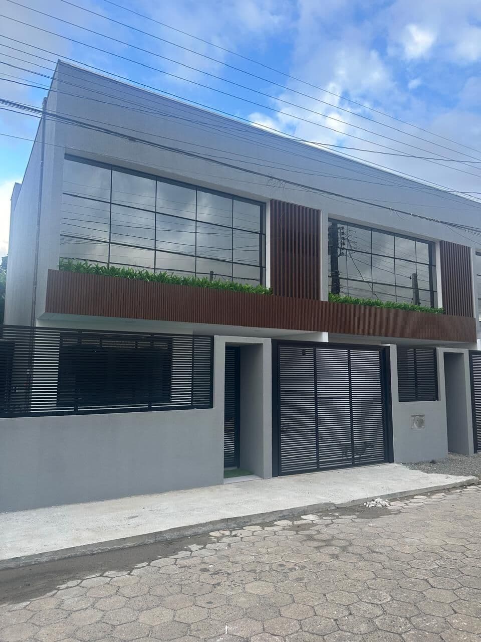 Sobrado à venda em Penha com 3 dormitórios, a 400 m da praia e 500 m do Beto Carrero