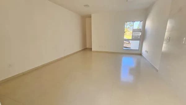 Casa Geminada com quartos amplos