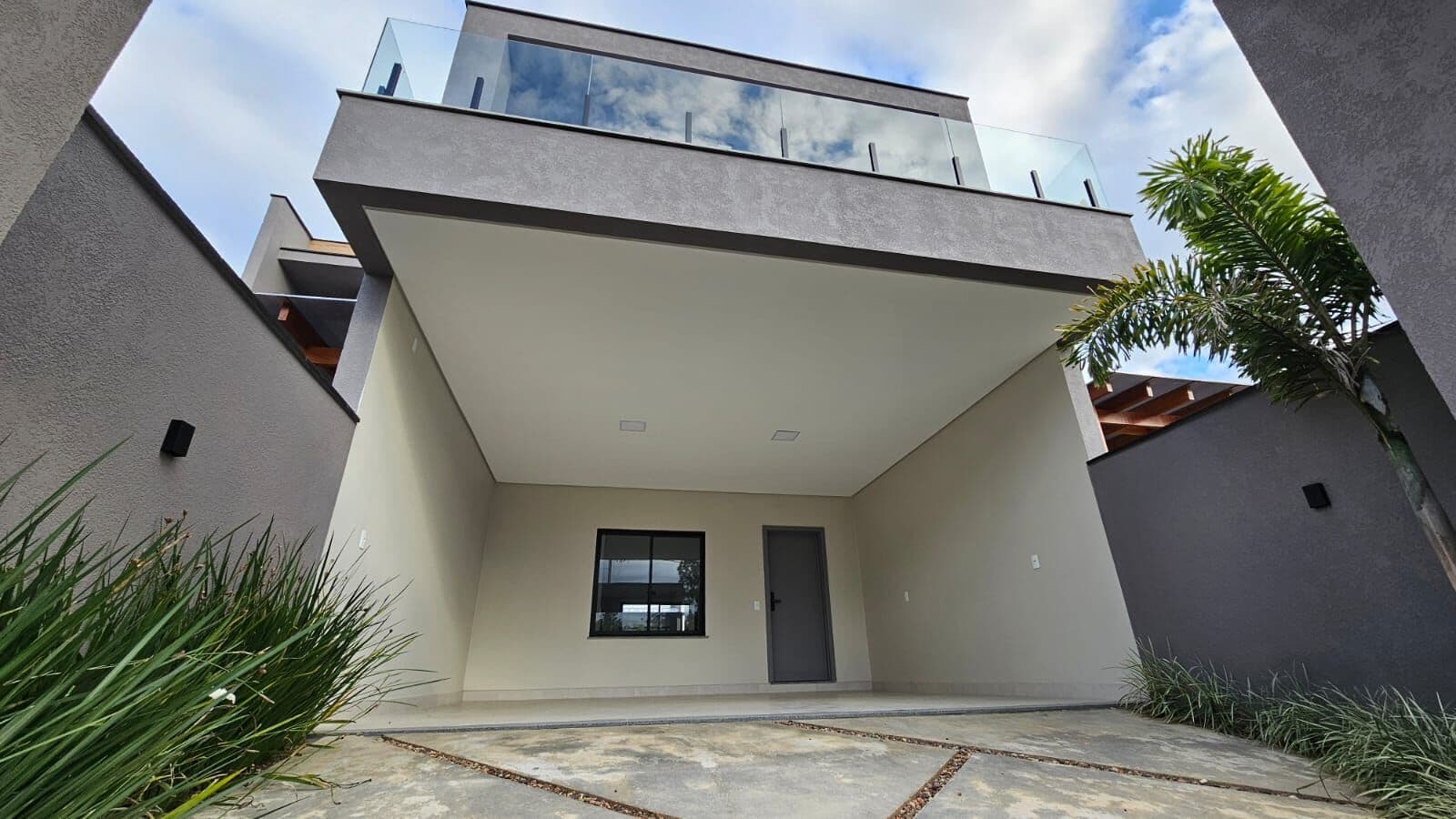 Casa 3 quartos (1 suíte) acabamento refinado