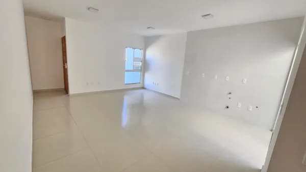 Casa Geminada com quartos amplos