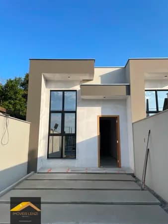 Casa Térrea com pé direito duplo Vila Nova Joinville.