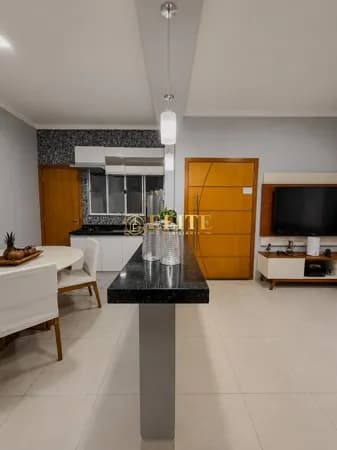 Casa Disponível para venda no centro de Chapadão do Sul.