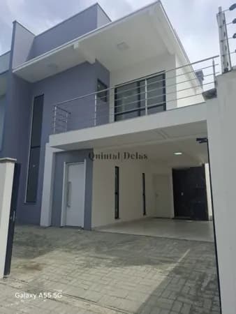 Sobrado em Penha - Centro