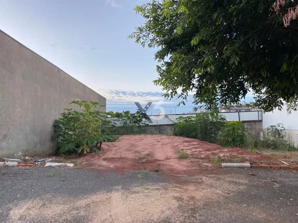 Terreno no Lot Madri, bem proximo ao rio