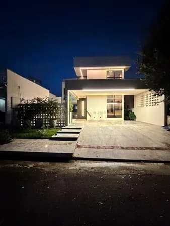 Mansão Contemporânea com Pé-Direito Duplo no Jardim Europa – Alto Padrão