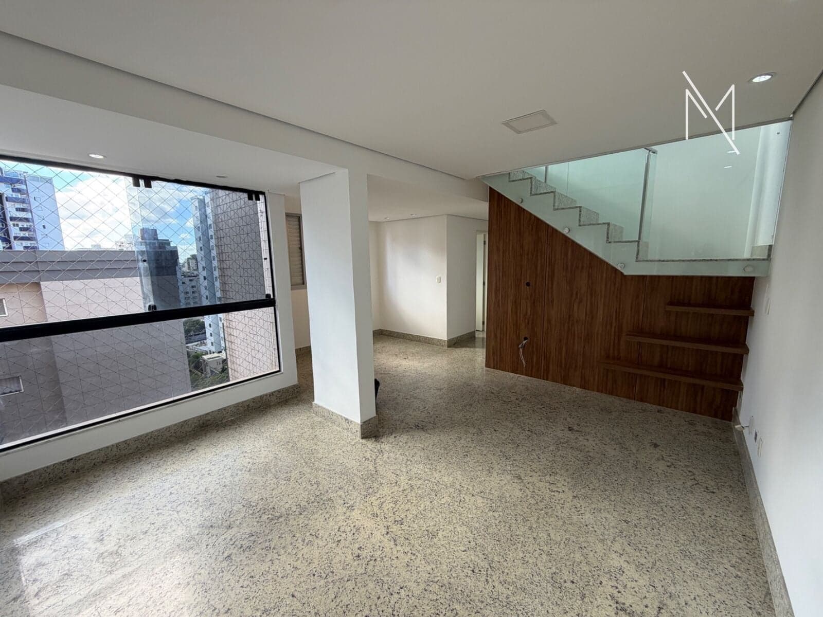 Apartamento duplex 4 quartos no Buritis
