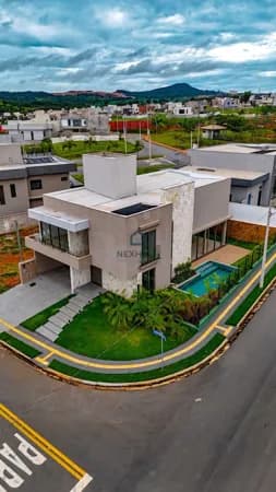 Sobrado no Jardins Capri, 4 suites, completo em armarios.