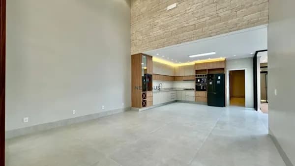 Casa Terrea, 3 suites, sem vizinho nos fundos.