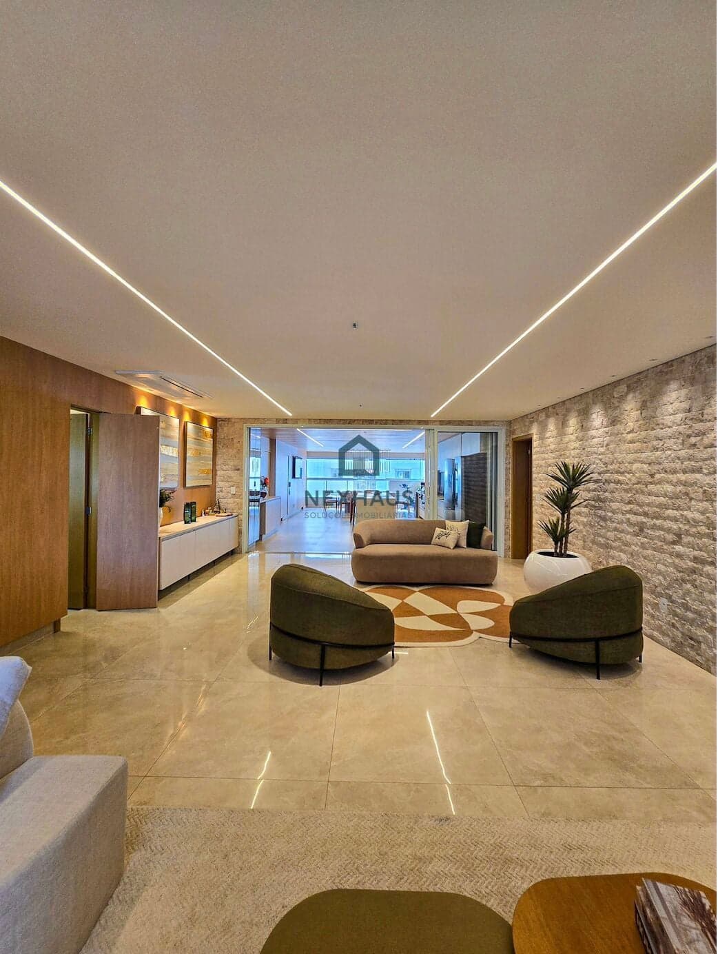 Residencial Quintas de Goyaz, 254 m2, 4 suites, 4 vagas