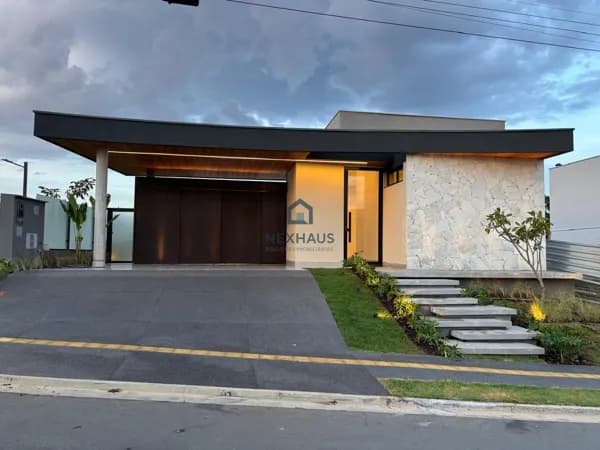 Casa de Condomínio em Aparecida de Goiânia - Jardins Sevilha