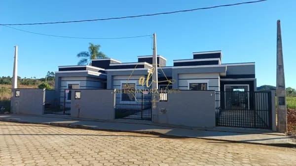 Casa com Suite em rua Calçada em Balneario Piçarras