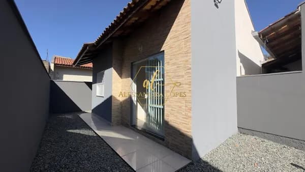Casa em Rua Asfaltada na cidade de Barra Velha-SC