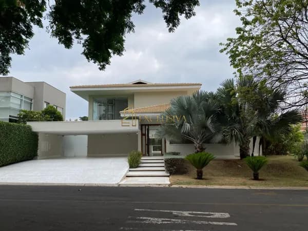 Elegância e Conforto em Cada Detalhe: Luxuosa Residência no Green Palm