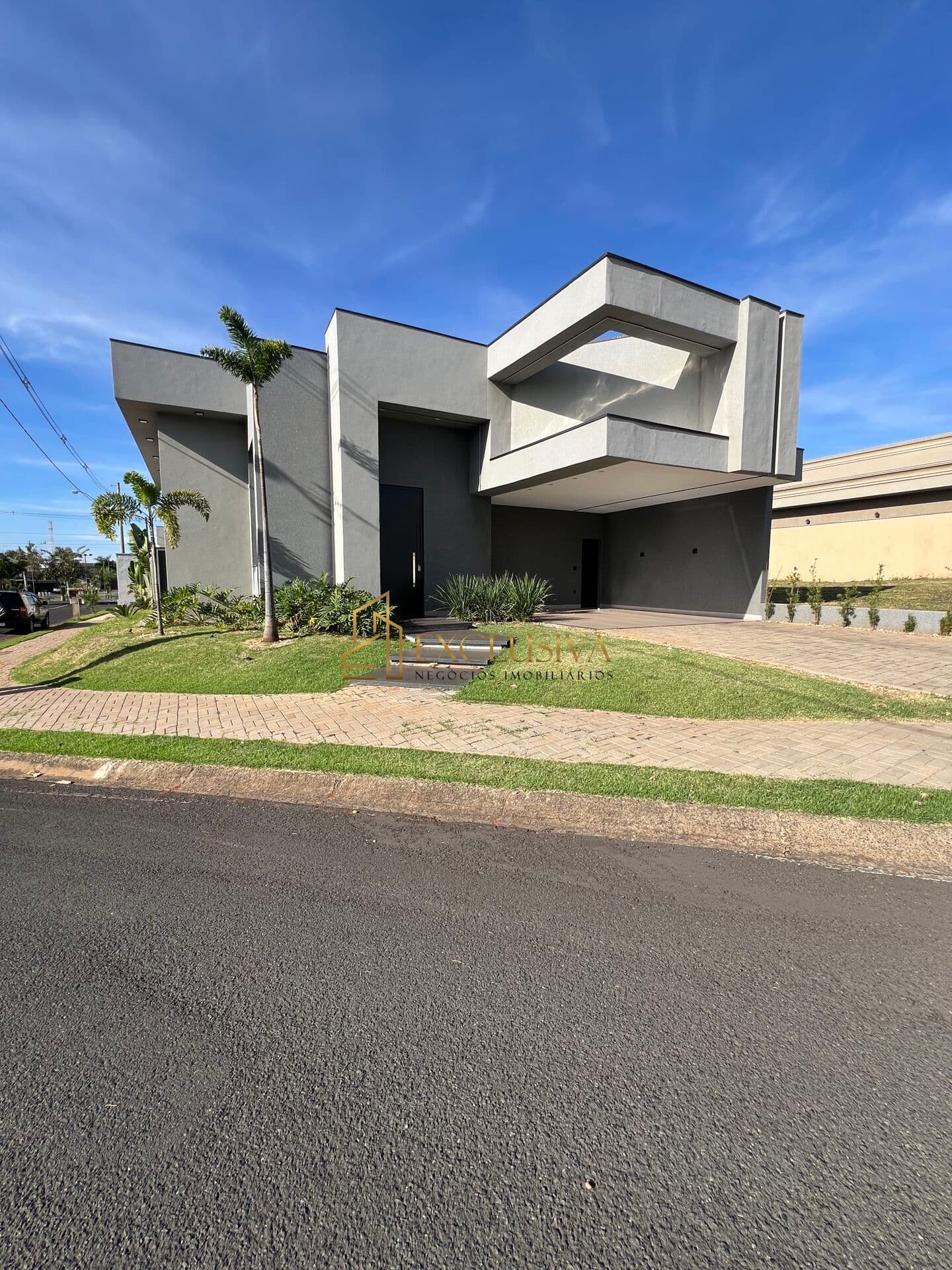 Condomínio Terra Vista | Impressionante Casa de Esquina 375 m² de terreno
