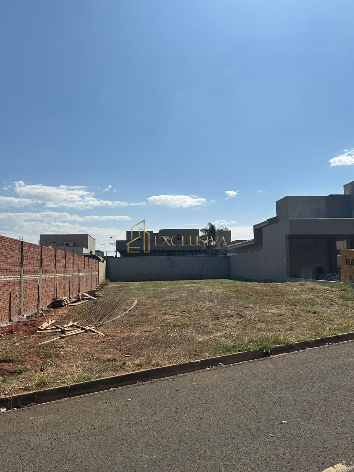 Terreno à Venda, 400 m² por R$ 690 mil
