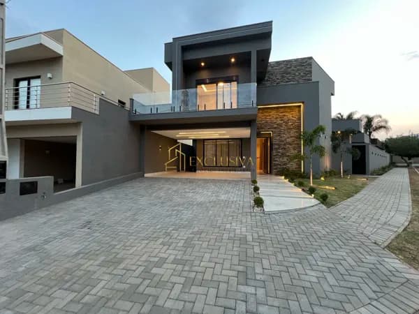 Casa de Condomínio com 4 Quartos à venda, 273m²