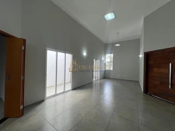 Linda Residência no Condominio Village Damha II