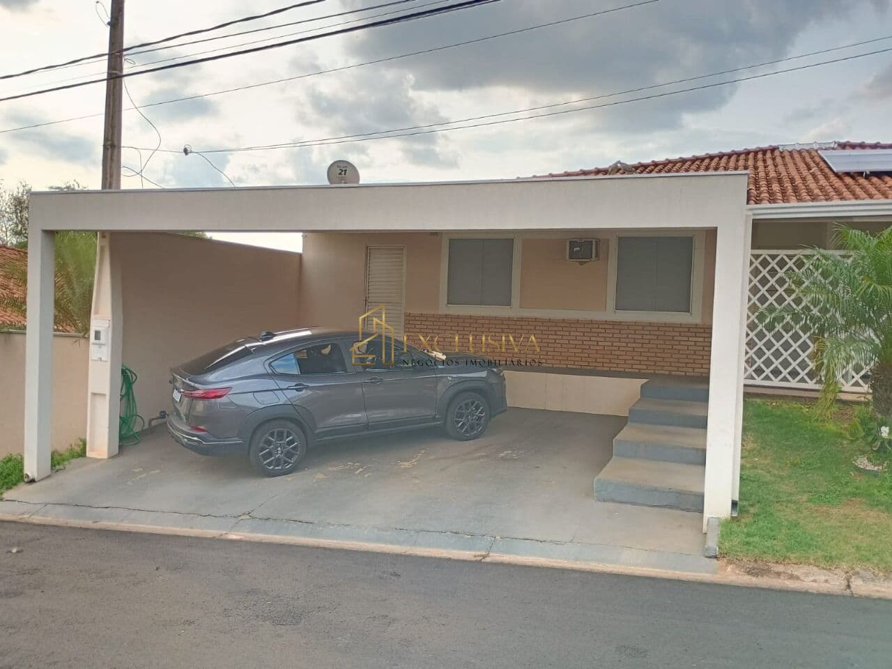 Conforto e Sofisticação em Casa Térrea com Piscina no Condomínio Belvedere