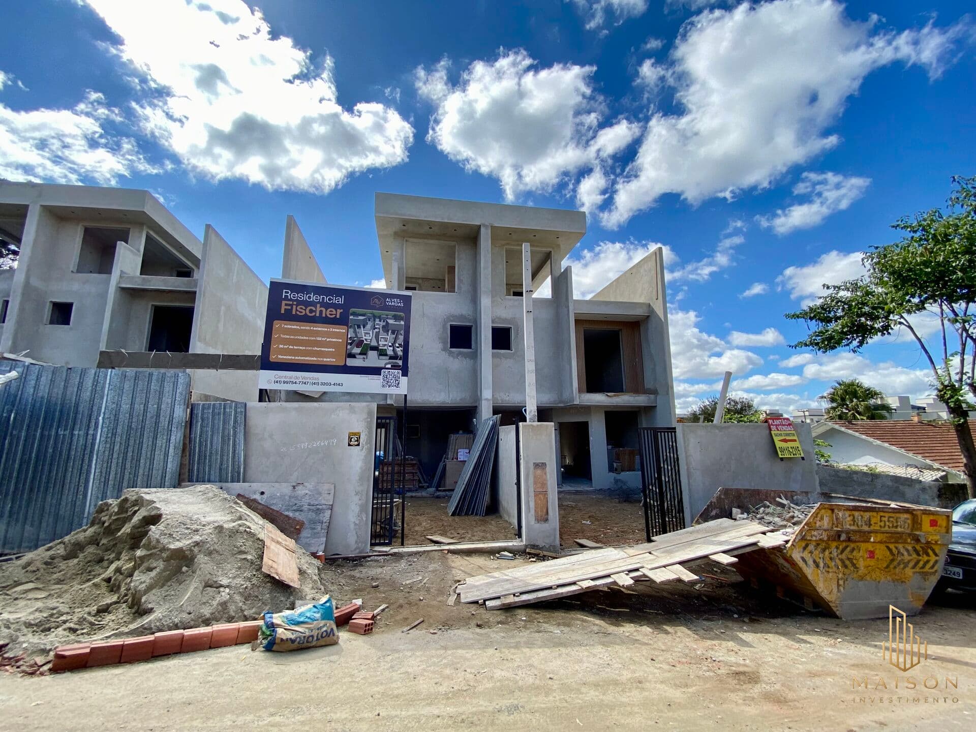 Sobrado Triplex no Bairro Uberaba, Curitiba/PR