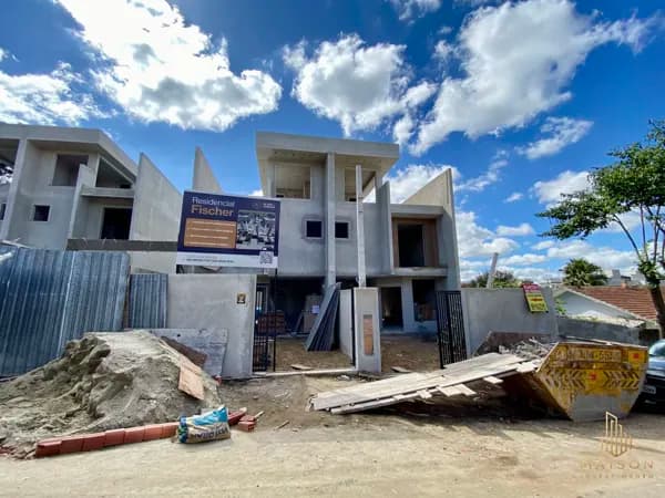Sobrado Triplex no Bairro Uberaba, Curitiba/PR
