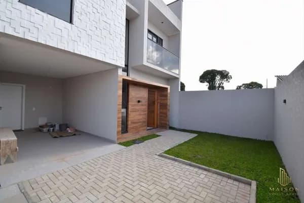 Casa Triplex em Condomínio no Boqueirão