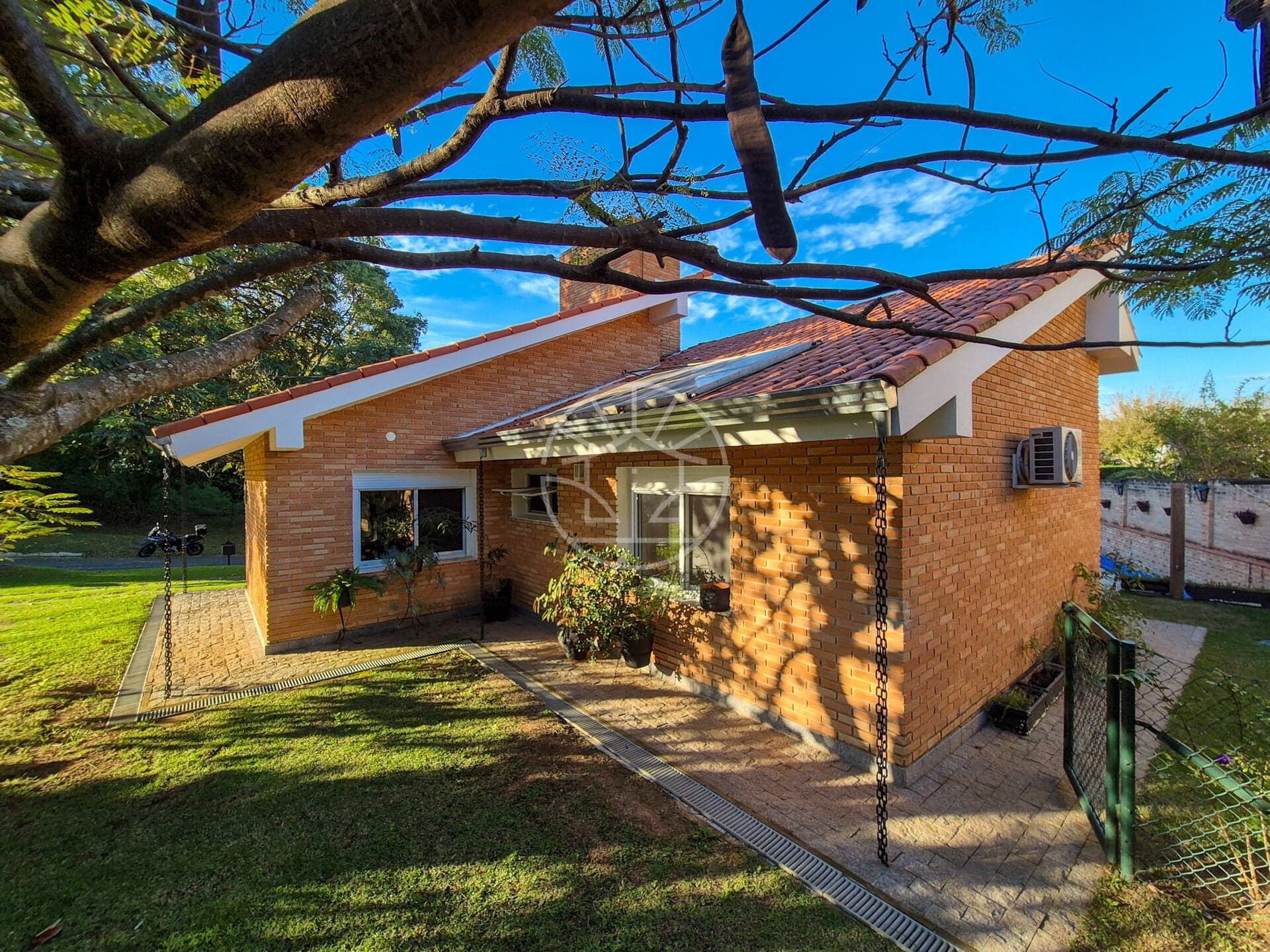 Sofisticação e Natureza: Residência Contemporânea de Alto Padrão