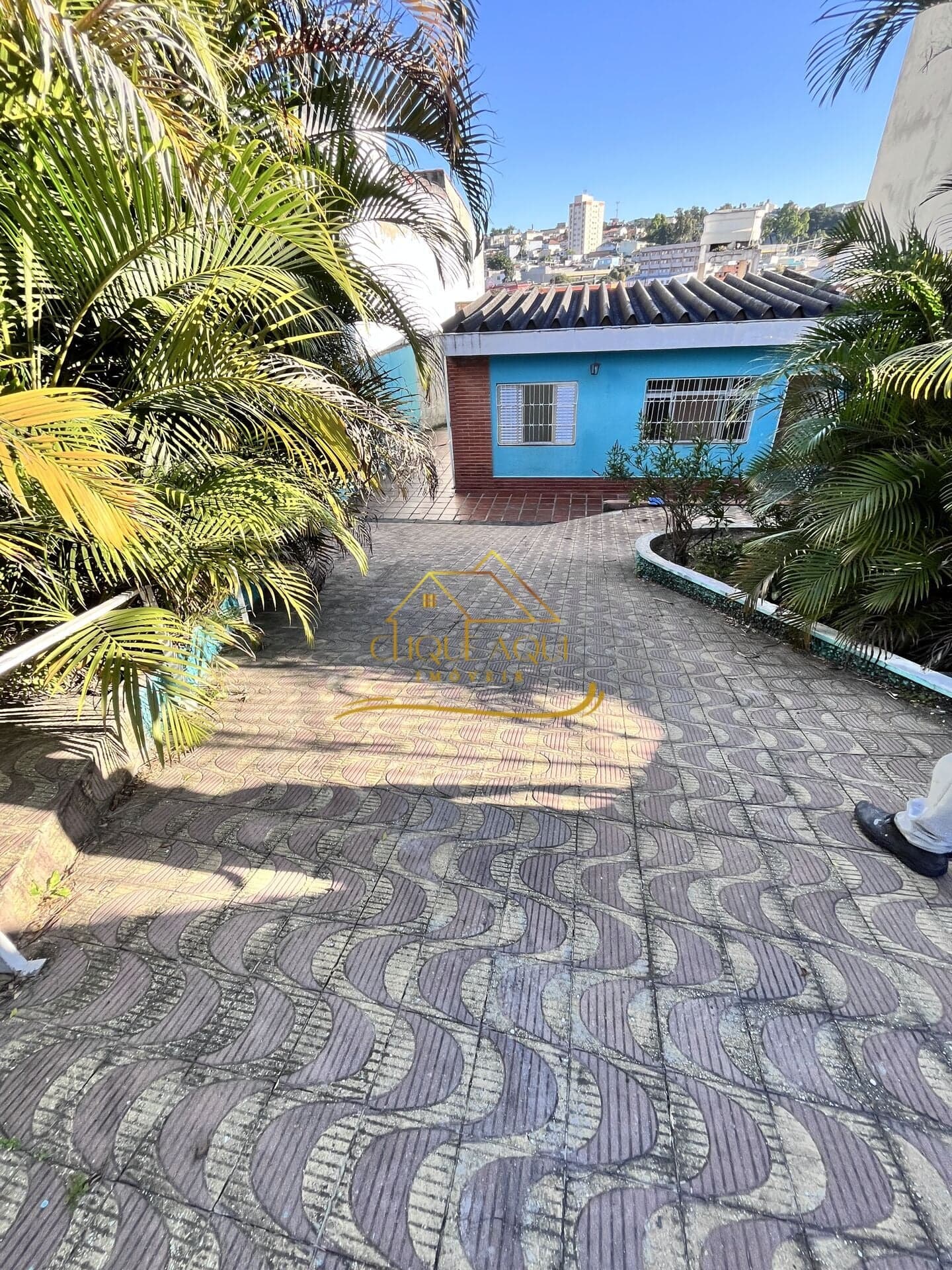 Casa Térrea para locação com salão amplo