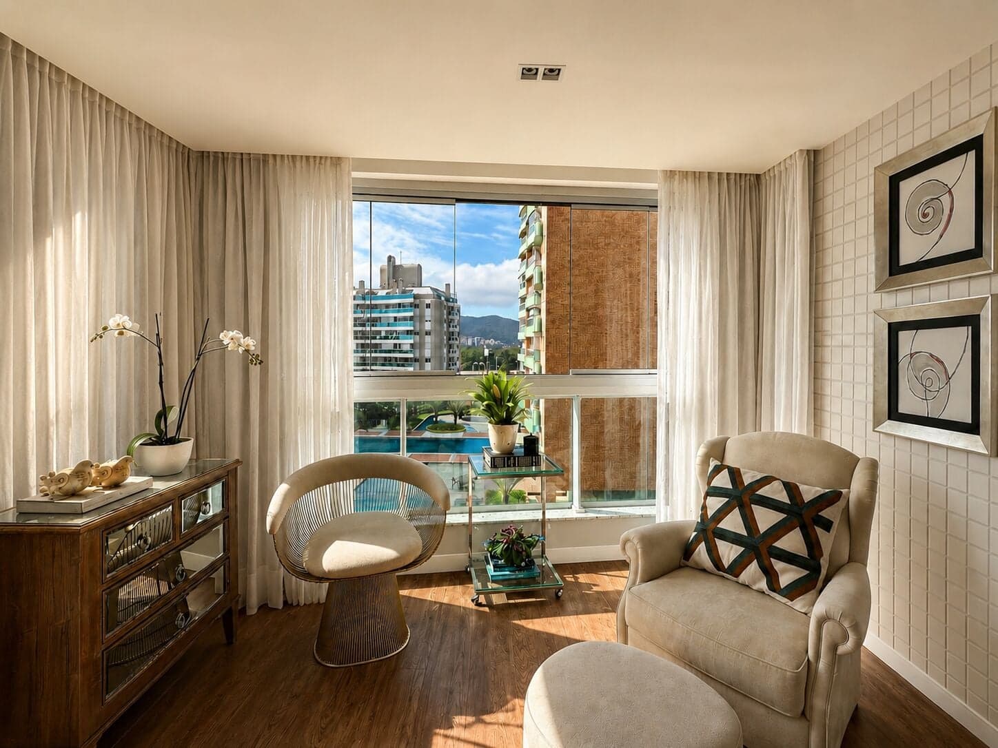 Apartamento de 2 quartos impecável e decorado na Trindade