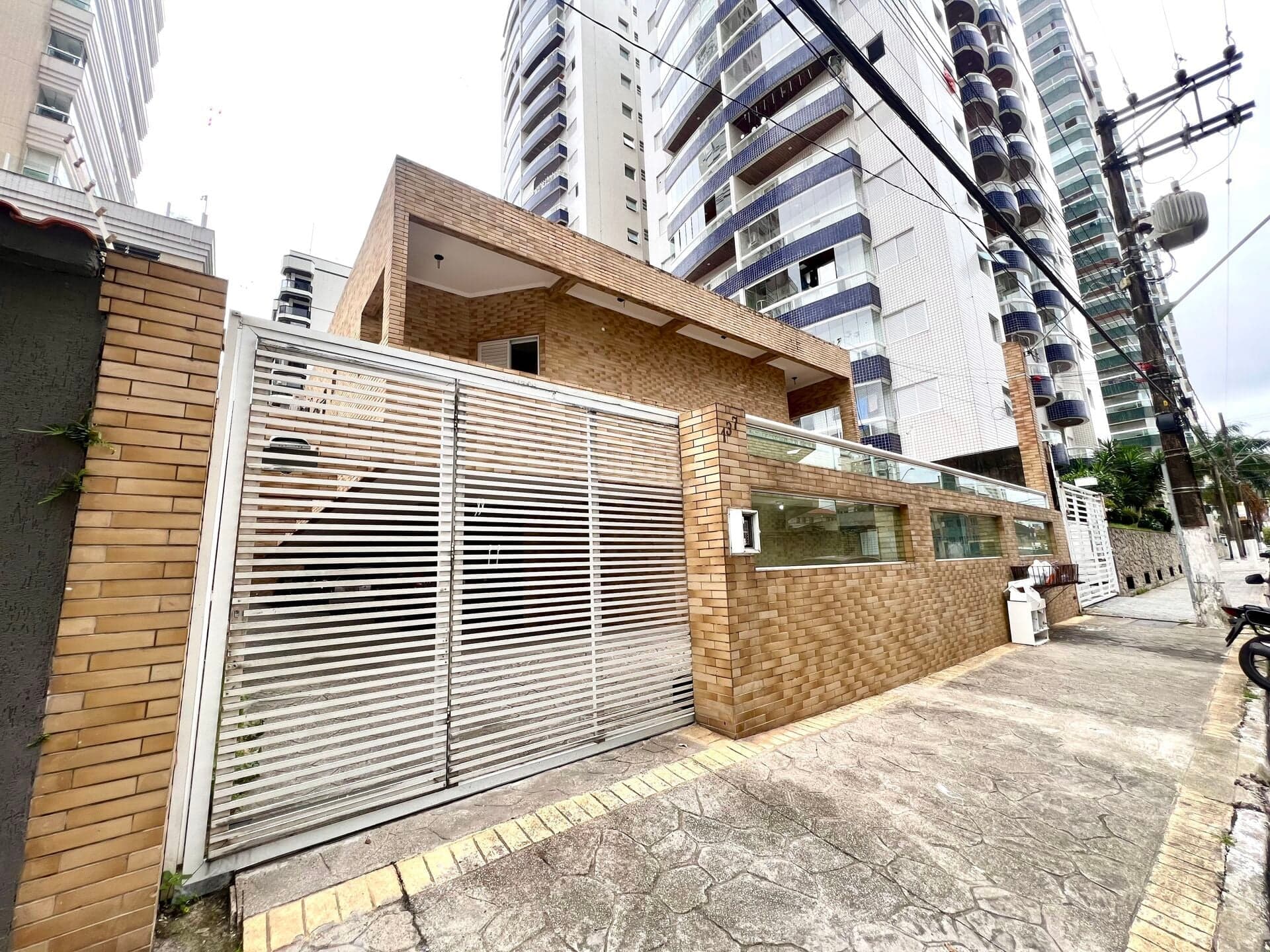 Casa 2 suítes a venda no Canto do Forte em Praia Grande