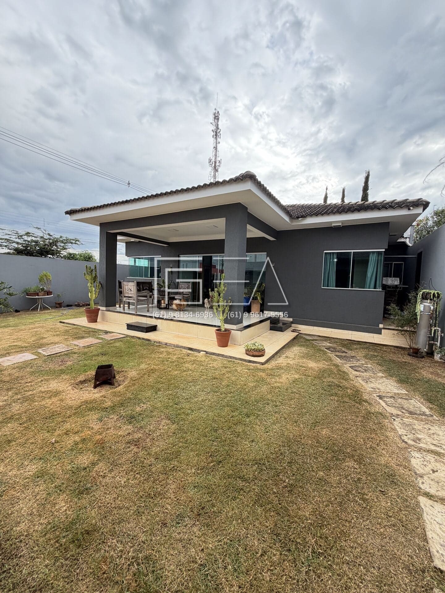 550 M² DE TERRENO, 300 M² DE ÁREA CONSTRUÍDA, SUÍTE MASTER E PISCINA AQUECIDA