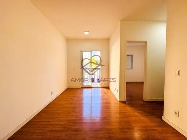 Apartamento com 2 dormitórios sendo 1 suíte, varanda e 62,5m² em condomínio fechado na cidade de Sumaré