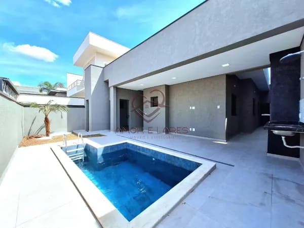Casa Térrea à venda com 3 dormitórios sendo 1 suíte, piscina e 250m² de terreno