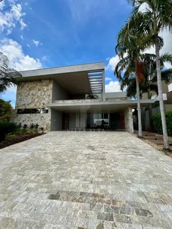 Casa 3 dormitórios - Golden Park
