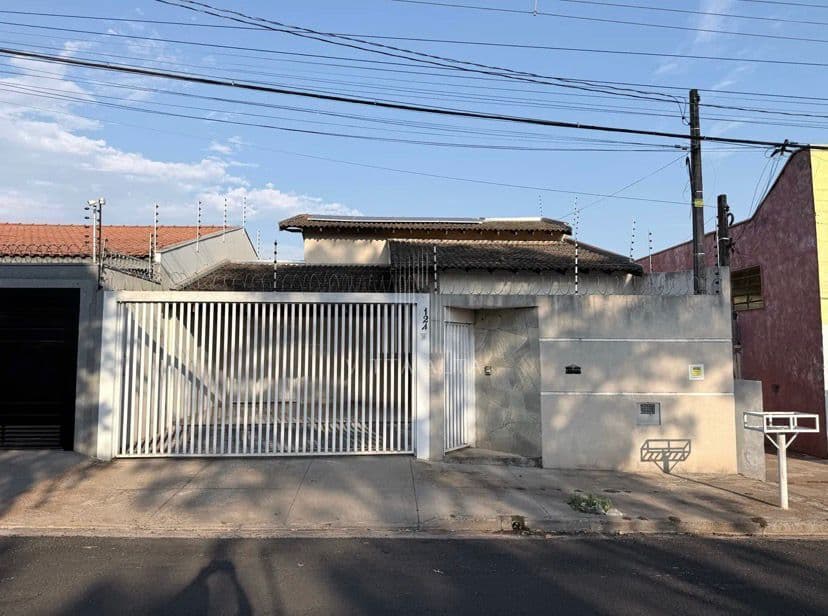 Casa 3 quartos - Jd. Mugnaini