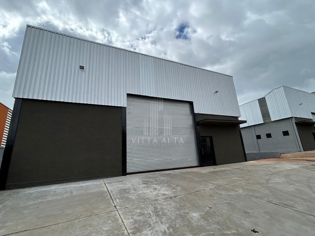Barracão Comercial - Distrito Industrial