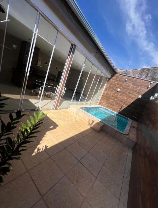 Casa com piscina - Jardim Nunes