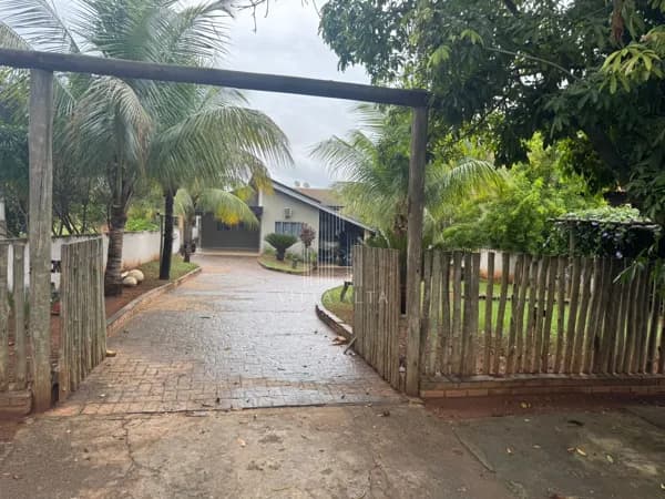 Rancho em condomínio fechado - Entre Mendonça e Sales