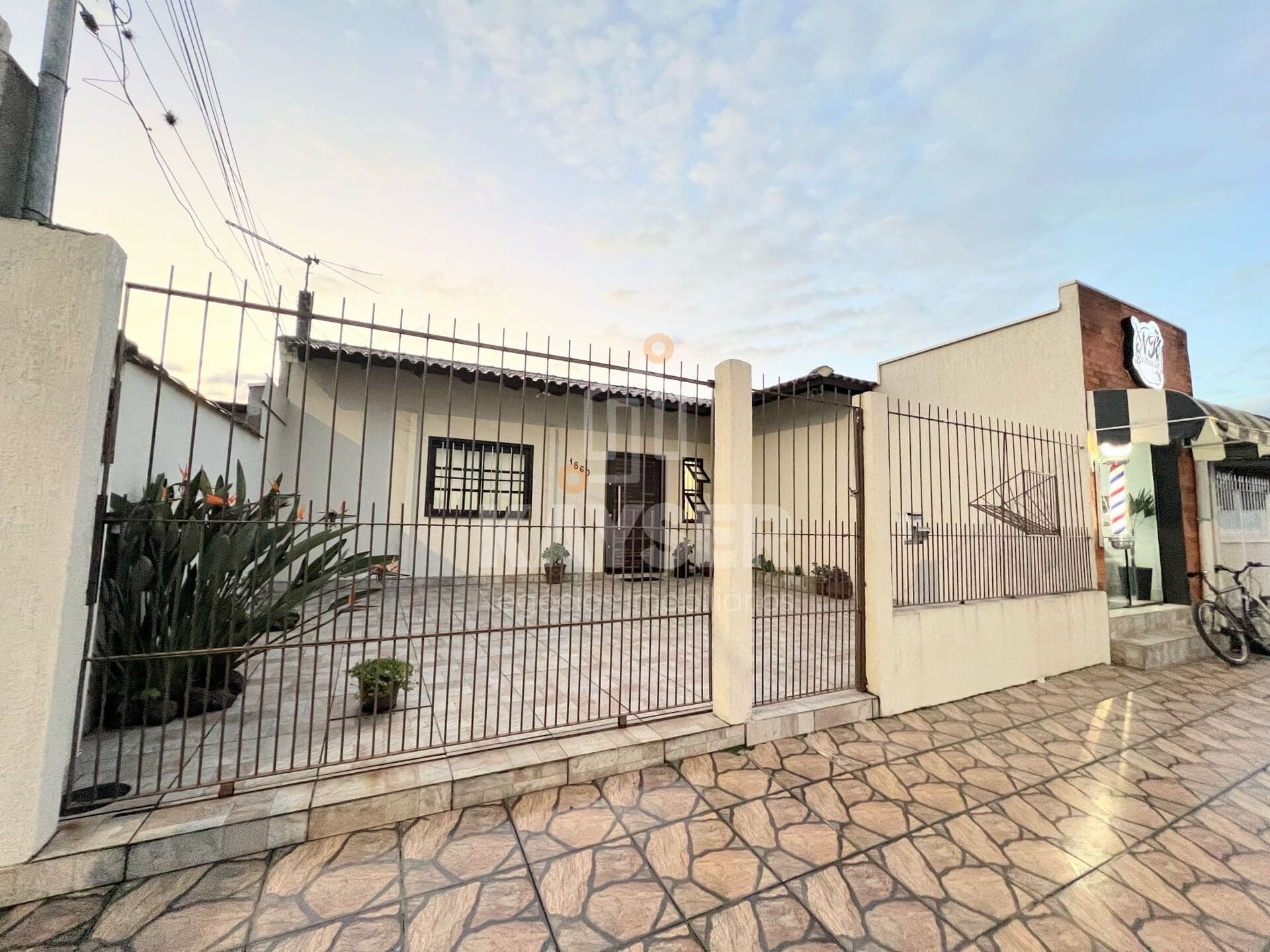 Casa 3 dormitórios com piscina em Cachoeirinha