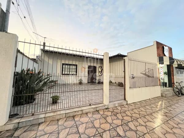 Casa 3 dormitórios com piscina em Cachoeirinha