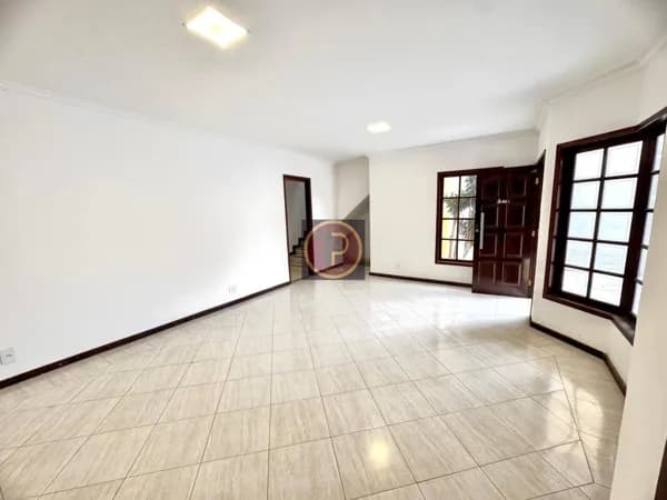 Casa duplex 4 qts alto padrão no condominio Jardim Itauna em Vargem Grande