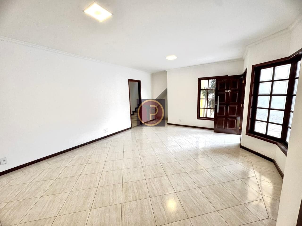 Casa duplex 4 qts alto padrão no condominio Jardim Itauna em Vargem Grande