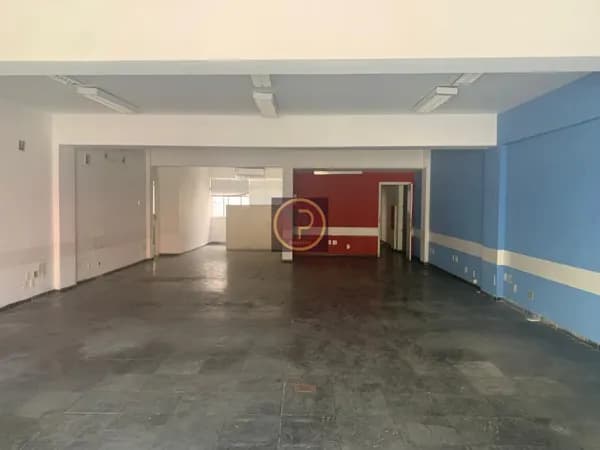Loja comercial na Dias da Cruz (Meier) com terreo sobreloja e subsolo (10 carros)